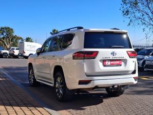 Toyota Land Cruiser 300 3.5T ZX - Image 13