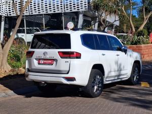 Toyota Land Cruiser 300 3.5T ZX - Image 2