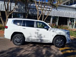 Toyota Land Cruiser 300 3.5T ZX - Image 3