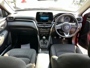 Toyota Urban Cruiser 1.5 XR manual - Image 6
