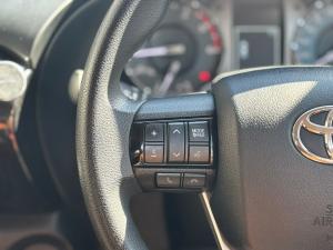 Toyota Hilux 2.4GD-6 Xtra cab Raider manual - Image 9