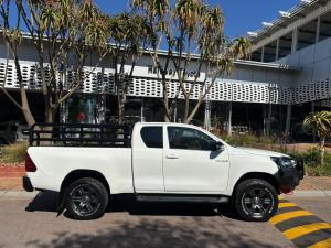 Toyota Hilux 2.4GD-6 Xtra cab Raider manual - Image 3