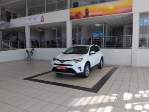 Toyota RAV4 2.2D-4D AWD VX - Image 9