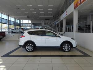 Toyota RAV4 2.2D-4D AWD VX - Image 3