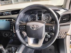 Toyota Hilux 2.4GD-6 Xtra cab Raider manual - Image 12