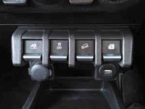 Suzuki Jimny 1.5 GLX automatic - Image 9