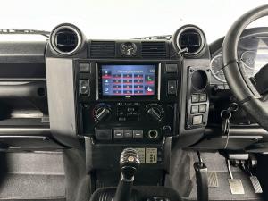 Land Rover Defender 902.2D S/W - Image 17