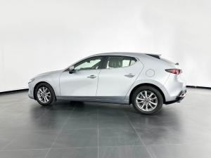 Mazda MAZDA3 1.5 Dynamic automatic 5-Door - Image 2