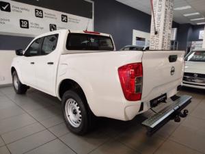 Nissan Navara 2.5DDTi double cab SE auto - Image 8
