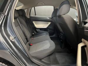 Volkswagen Polo sedan 1.6 manual - Image 9