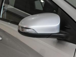 Toyota Yaris 5-door 1.0 XS - Image 17