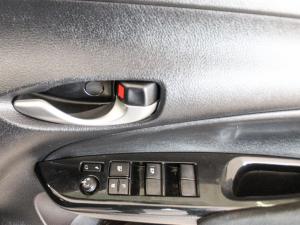 Toyota Yaris 5-door 1.0 XS - Image 19