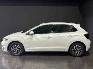 Volkswagen Polo hatch 1.0TSI Life manual - Image 3