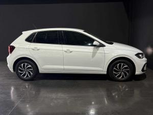 Volkswagen Polo hatch 1.0TSI Life manual - Image 4