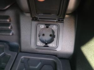 Land Rover Defender 110 D350 X-Dynamic HSE - Image 11