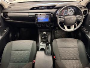 Toyota Hilux 2.4GD-6 double cab 4x4 Raider manual - Image 6