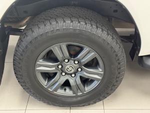 Toyota Hilux 2.4GD-6 double cab 4x4 Raider manual - Image 15
