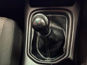 Toyota Hilux 2.4GD-6 Xtra cab Raider manual - Image 11