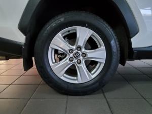 Toyota RAV4 2.0 GX auto - Image 8