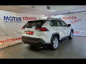 Toyota RAV4 2.0 GX auto - Image 2