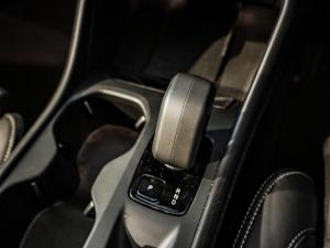 Volvo XC40 B3 Essential - Image 17