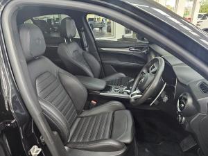 Alfa Romeo Stelvio 2.0T Veloce Q4 - Image 12