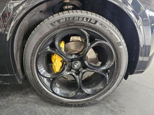 Alfa Romeo Stelvio 2.0T Veloce Q4 - Image 16