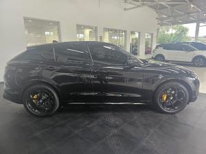 Alfa Romeo Stelvio 2.0T Veloce Q4 - Image 3