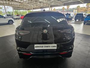 Alfa Romeo Stelvio 2.0T Veloce Q4 - Image 5