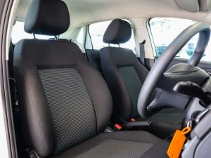 Volkswagen Polo Vivo hatch 1.6 Comfortline auto - Image 13