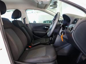 Volkswagen Polo Vivo hatch 1.6 Comfortline auto - Image 14