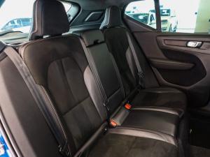 Volvo XC40 T3 R-Design auto - Image 17