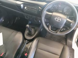 Toyota Hilux 2.4GD (aircon) - Image 6