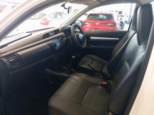 Toyota Hilux 2.4GD (aircon) - Image 7