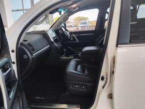 Toyota Land Cruiser 200 4.5D-4D V8 VX-R - Image 7