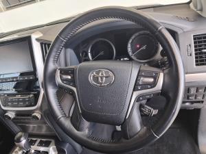 Toyota Land Cruiser 200 4.5D-4D V8 VX-R - Image 8
