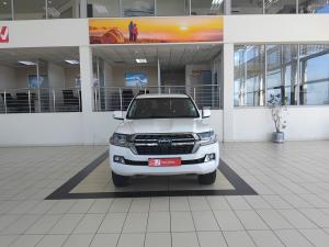 Toyota Land Cruiser 200 4.5D-4D V8 VX-R - Image 4