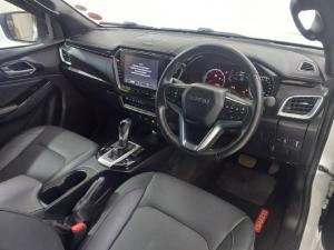 Isuzu D-Max 3.0TD double cab V-Cross 4x4 - Image 5