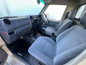 Toyota Land Cruiser 79 4.5D-4D V8 single cab LX - Image 7