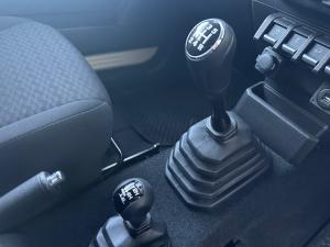 Suzuki Jimny 1.5 GLX AllGrip 5-door manual - Image 13