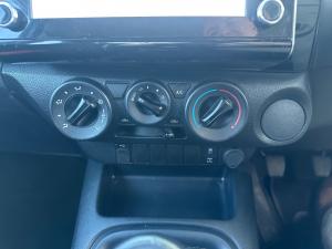 Toyota Hilux 2.4GD-6 Xtra cab Raider manual - Image 13