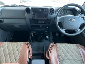 Toyota Land Cruiser 76 4.5D-4D V8 station wagon LX - Image 6