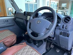 Toyota Land Cruiser 76 4.5D-4D V8 station wagon LX - Image 7