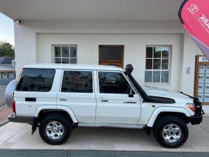 Toyota Land Cruiser 76 4.5D-4D V8 station wagon LX - Image 3