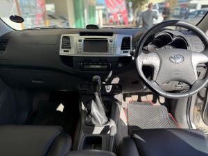Toyota Hilux 3.0D-4D double cab Raider Dakar edition - Image 6