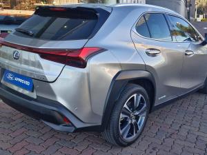 Lexus UX 250h EX - Image 3