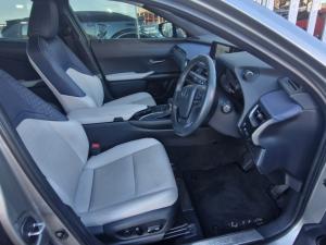Lexus UX 250h EX - Image 7