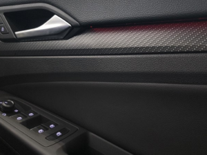 Volkswagen Golf R - Image 10