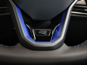 Volkswagen Golf R - Image 11