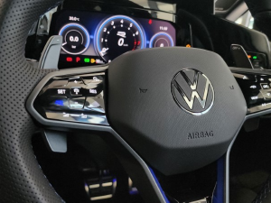 Volkswagen Golf R - Image 16